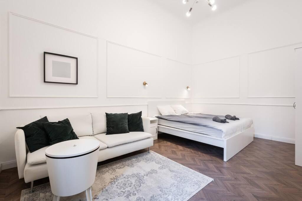Stylish Apartment In The City Center Budapest Exterior photo